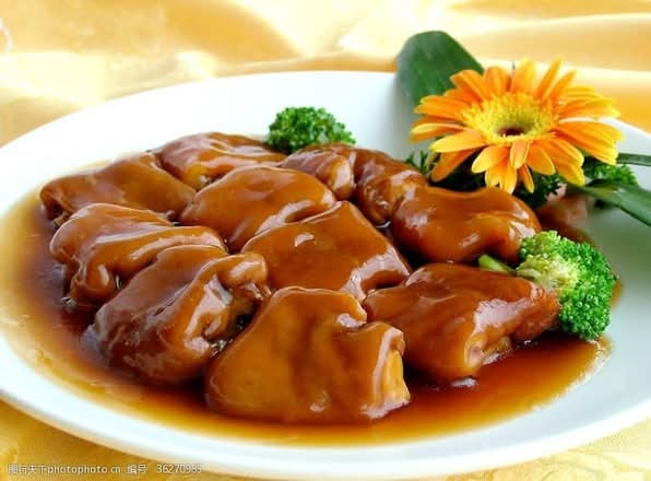 鮑汁豬手 Braised Pork Knuckles with Abalone
